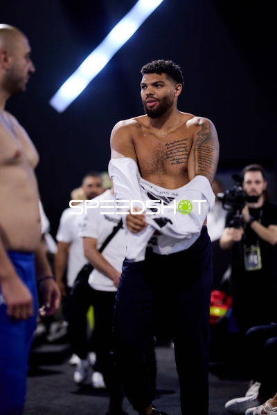 Ringside-Zone Face-Off