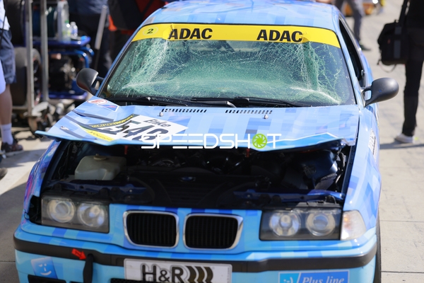 Fahrzeug mit Startnummer 248 beschädigt