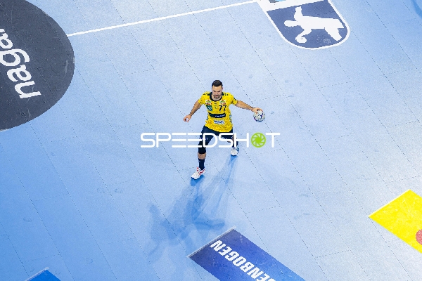 Dani Baijens (77; Rhein Neckar Löwen) mit Ball