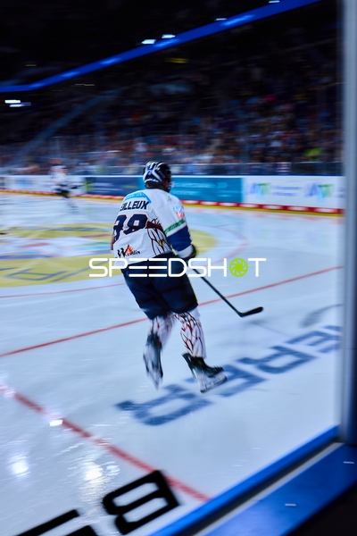 Eisbären-Spieler Nummer 39 im Einsatz gegen Adler Mannheim