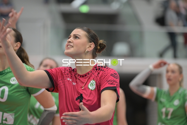 Pippa Molenaar (1; USC Münster) gestikuliert