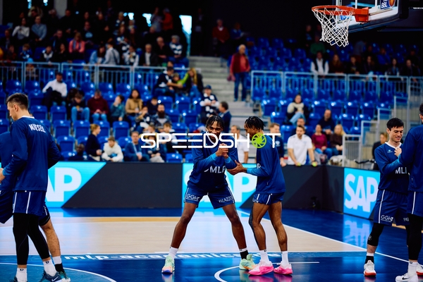 Spieler der MLP Academics Heidelberg beim Aufwärmen