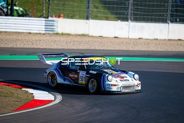 Historischer Porsche auf der Rennstrecke