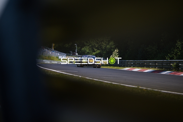 Rennfahrzeug auf der Rennstrecke