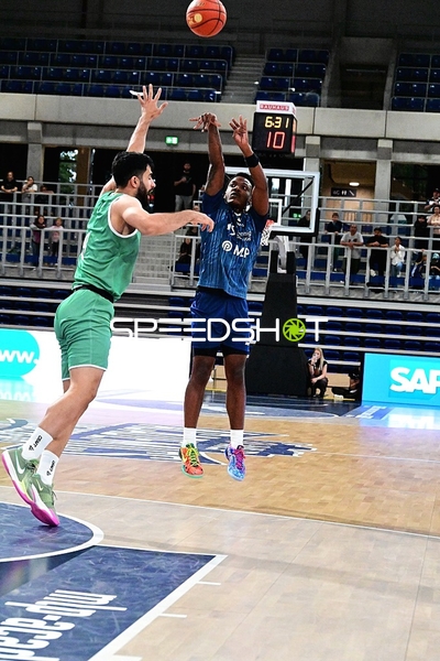 Wurfversuch und Verteidigung