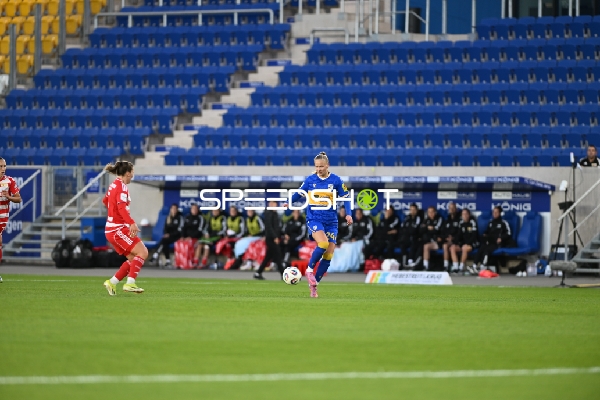 Spielerin Isabella Jaron (24; CZJ) mit Ball