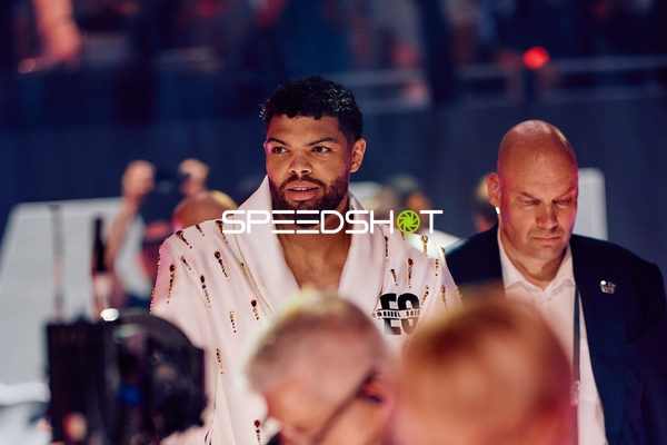 Emanuel Odiase in Ringside Zone