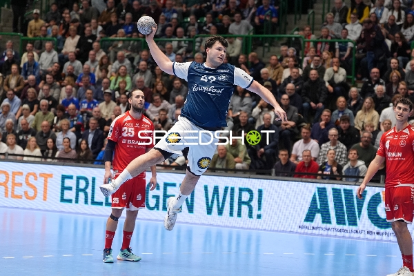 Szene mit Aron Seesing (49; Bergischer HC) und Gegnern