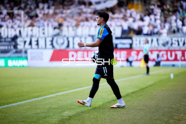 Spieler mit Ball in Aktion