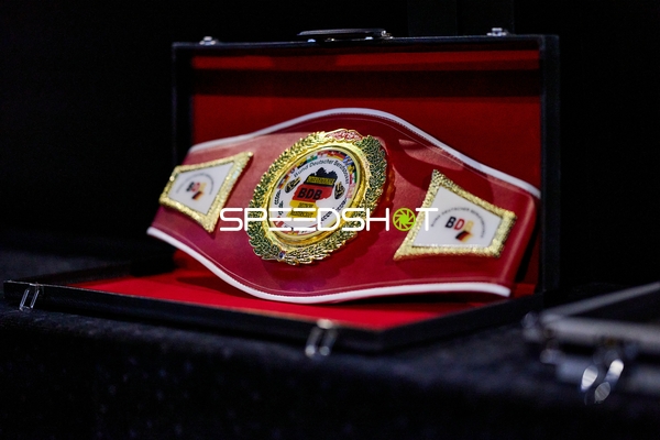 Ringside-Zone Face-Off