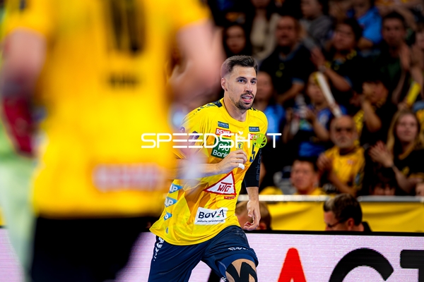 Spieler Ivan Martinović (5; Rhein Neckar Löwen) in Position