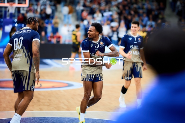 Dusan Neskovic (7; MLP Academics Heidelberg) und Michael Weathers (20; MLP Academics Heidelberg) feiern