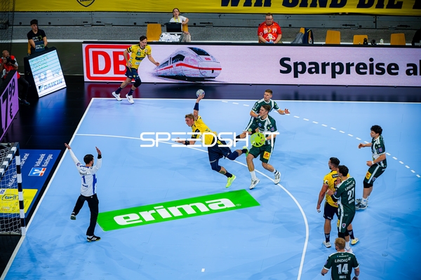 Edwin Aspenbäck (78; Rhein Neckar Löwen) wirft aufs Tor