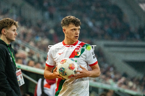 Spieler mit Ball in Aktion