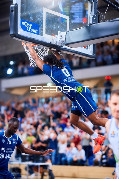 Dunk DJ Horne (0;MLP Academics Heidelberg), Bakary Dibba (10;MLP Academics Heidelberg)
