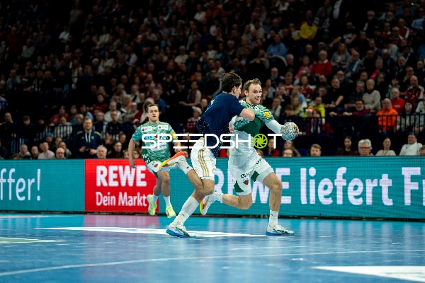 Mathias Gidsel (19; Füchse Berlin) und Tim Freihöfer (20; Füchse Berlin) in Aktion