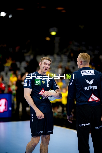 Spieler Tim Nothdurft (8; Rhein Neckar Löwen) mit Ball