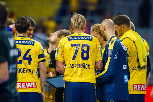 Mannschaftsbesprechung Patrick Groetzki (24; Rhein Neckar Löwen), Edwin Aspenbäck (78; Rhein Neckar Löwen) und Halil Jaganjac (45; Rhein Neckar Löwen)