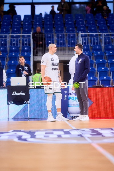 Szene mit Maik Zirbes (33; Gladiators Trier) und Paul Zipser (9; MLP Academics Heidelberg)