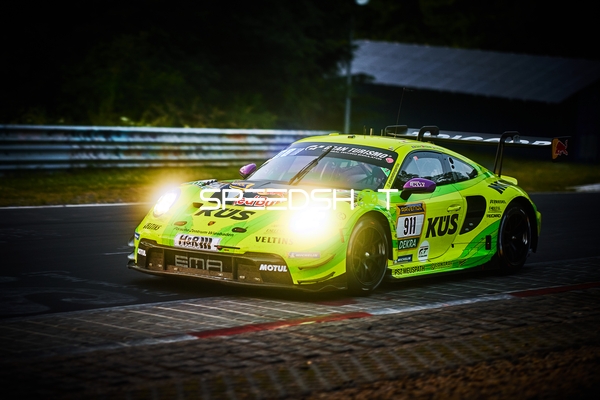 Porsche 911 GT3 R auf der Rennstrecke