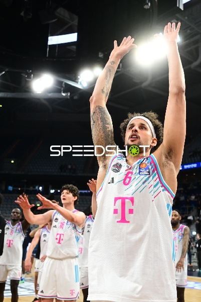 Michael Kessens (6; Telekom Baskets Bonn) in Aktion