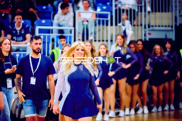 Pfitzenmeier Cheerleader Aufwärmphase