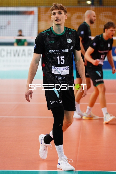 Spielszene mit Jakub Klajmon (15; TSV Haching München) und Iven Fietje Ferch (18; TSV Haching München)