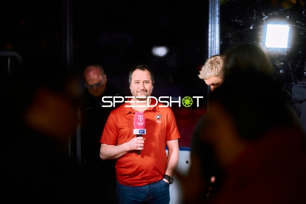 Interview während des Playoff-Spiels