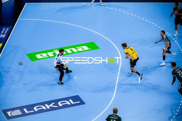 Tim Nothdurft (8; Rhein Neckar Löwen) wirft aufs Tor