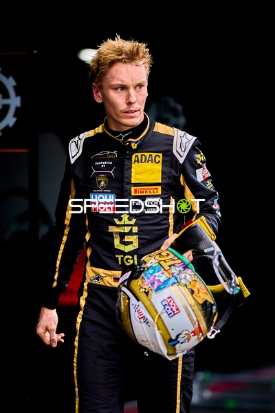 DTM 2025 (19): Luca Engstler im Fahrerlager