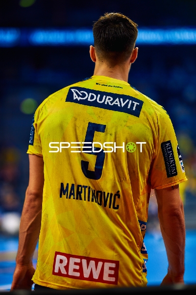 Ein Spieler von Rhein Neckar Löwen auf dem Spielfeld.