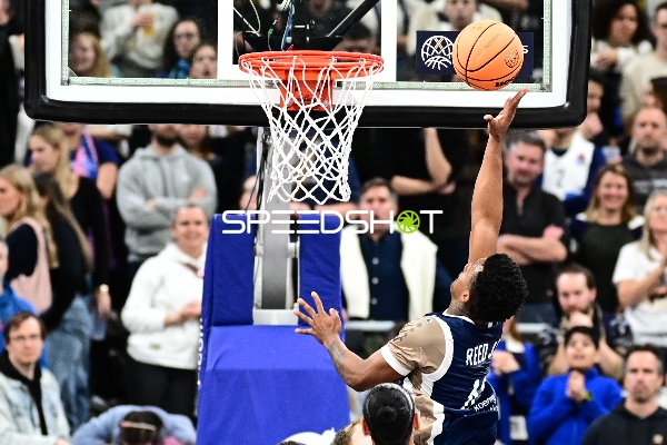 Eric Reed Jr. (43; MLP Academics Heidelberg) wirft zum Korb