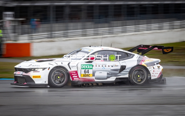 Rennfahrzeug beim Rennen