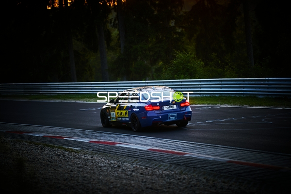 Fahrzeug #506 auf der Rennstrecke