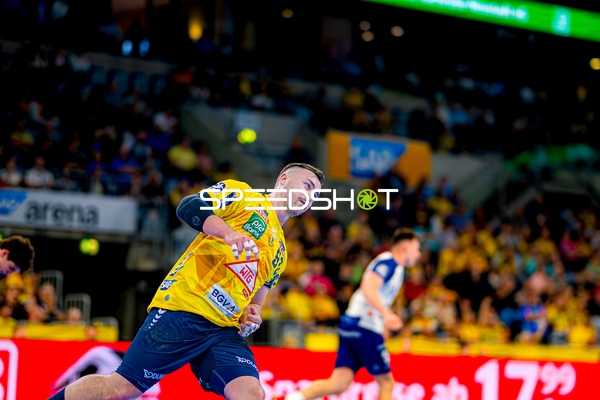 Wurf Jannik Kohlbacher (80;Rhein Neckar Löwen)