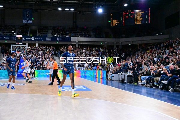 Michael Weathers (20; MLP Academics Heidelberg) in Aktion