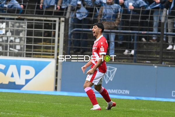 Jubel von Can Moustfa (17; FC Energie Cottbus)