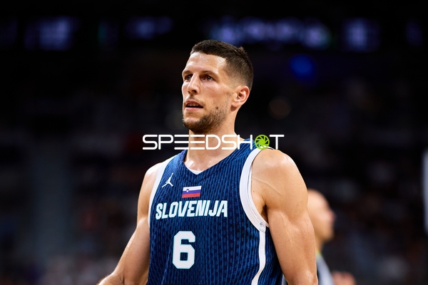 Aleksej Nikolić (6; Slowenien) auf dem Court