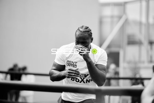 Ringside-Zone Face-Off