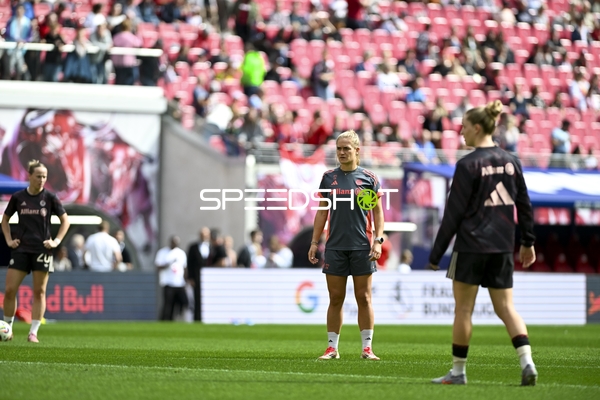 Spielerinnen beim Aufwärmen