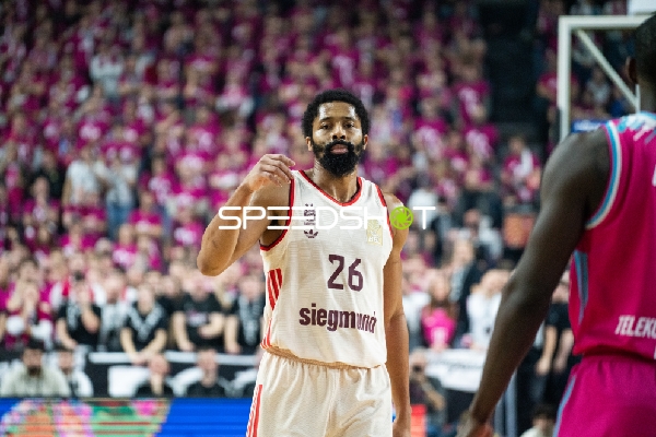 Spencer Dinwiddie (26; FC Bayern Basketball) in Aktion