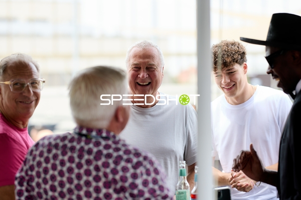 Ringside-Zone Face-Off Pressekonferenz