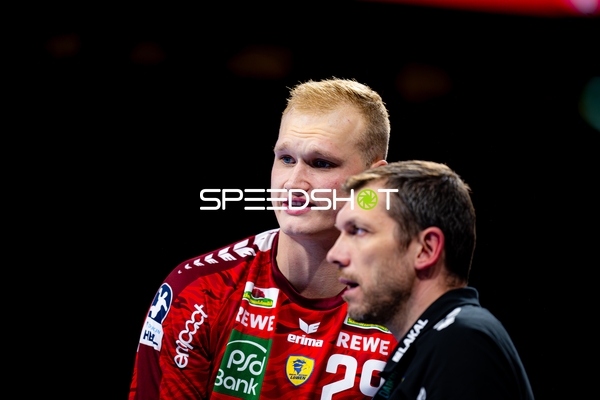 David Späth (29; Rhein Neckar Löwen) im Gespräch mit Trainer