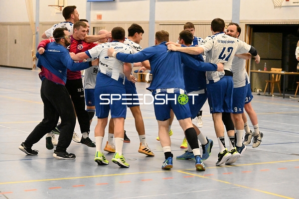 Jubel der Edinger Haie in der Sporthalle