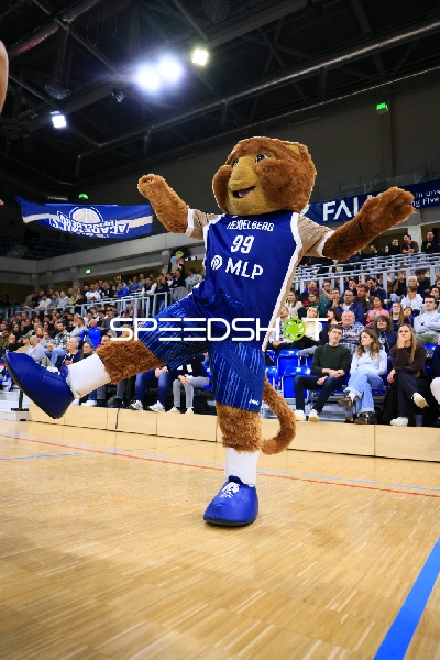 Maskottchen Accy (99; MLP Academics Heidelberg) in Aktion