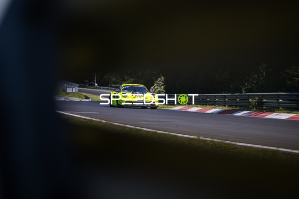 Rennfahrzeug auf der Rennstrecke