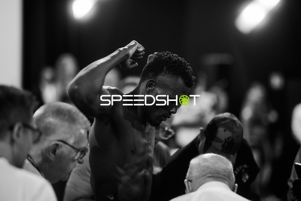 Ringside-Zone Face-Off