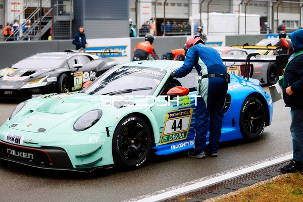 Boxenstopp Falken Motorsports (44): Dennis Marschall, Dorian Boccolacci, Nico Menzel