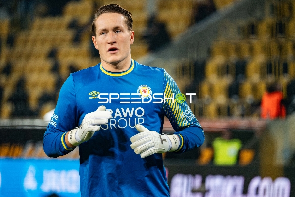 Torwart Ron-Thorben Hoffmann (1; Eintracht Braunschweig) in Aktion