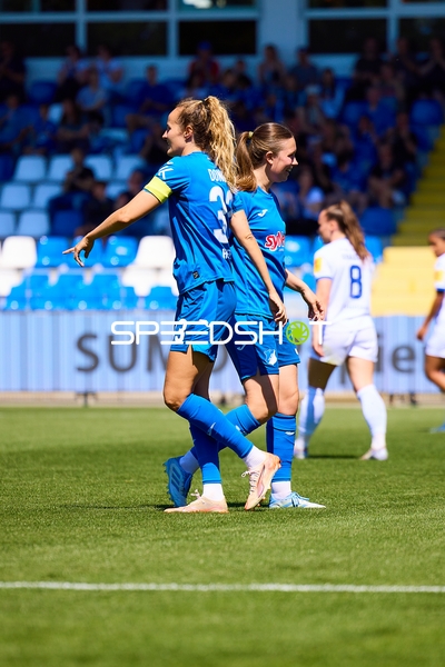 Fabienne Dongus (33, TSG Hoffenheim Frauen 1) und Ereleta Memeti (7, TSG Hoffenheim Frauen 1) zusammen